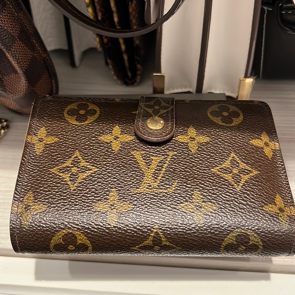 Vintage Louis Vuitton wallet - Picture 1 of 7
